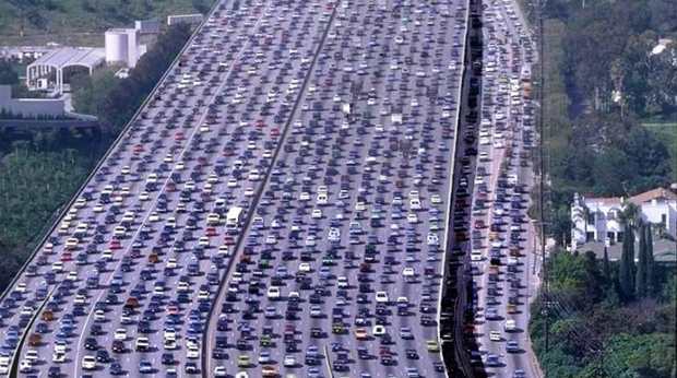 Trafic-bouchon-circulation-voitures-autoroutes